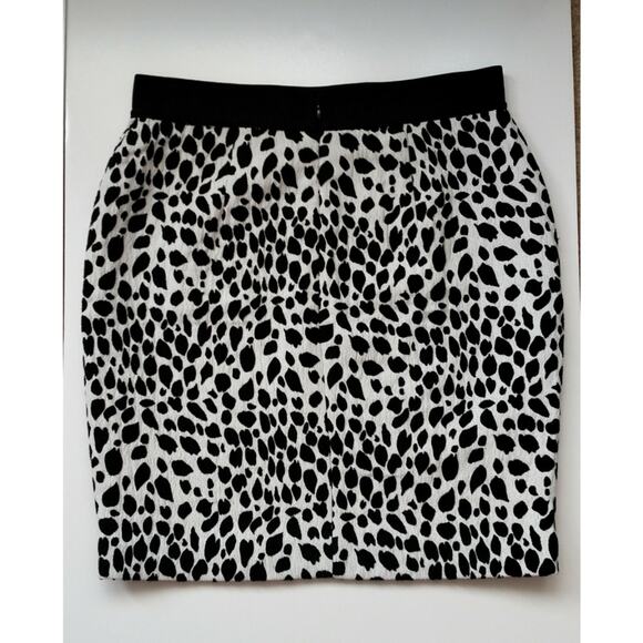 Ann Taylor Dalmatian Pencil Skirt - Size 4 - NWT - Picture 2 of 4